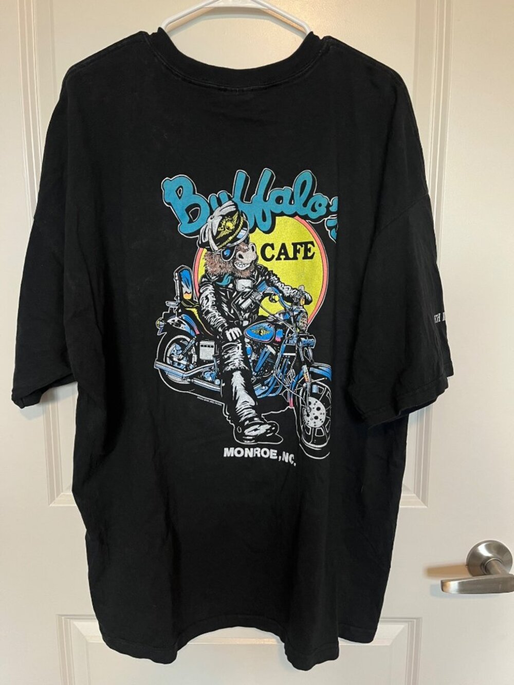 Buffalo's Cafe Monroe NC Gildan XXL Black T-Shirt Buffalo on a Motorycle Biker